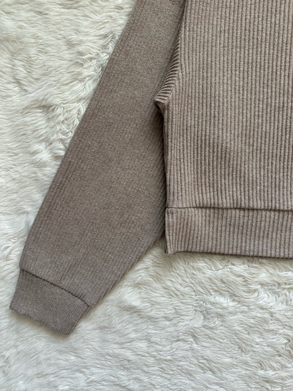 Alo Yoga Muse Hoodie Cropped Hooded Pullover Sweater Ribbed Knit Heather Tan - Picture 7 of 11